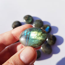 Load image into Gallery viewer, LABRADORITE amulet
