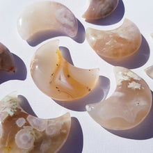 Load image into Gallery viewer, FLOWER AGATE moons