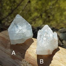 Load image into Gallery viewer, Apophyllite naturally formed points