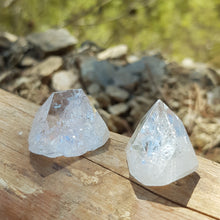 Load image into Gallery viewer, Apophyllite naturally formed points