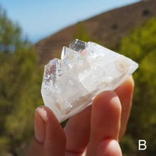 Load image into Gallery viewer, Apophyllite naturally formed points