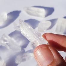 Cargar imagen en el visor de la galería, CLEAR QUARTZ points
