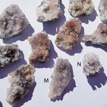 Cargar imagen en el visor de la galería, CHALCEDONY clusters
