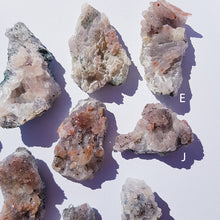 Cargar imagen en el visor de la galería, CHALCEDONY clusters
