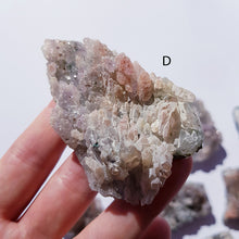 Cargar imagen en el visor de la galería, CHALCEDONY clusters
