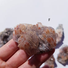 Cargar imagen en el visor de la galería, CHALCEDONY clusters
