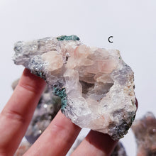 Cargar imagen en el visor de la galería, CHALCEDONY clusters
