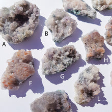 Cargar imagen en el visor de la galería, CHALCEDONY clusters
