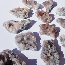 Cargar imagen en el visor de la galería, CHALCEDONY clusters
