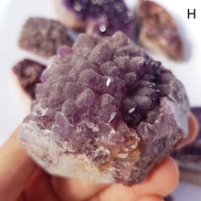 Cargar imagen en el visor de la galería, Alaçam amethyst clusters
