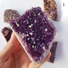 Cargar imagen en el visor de la galería, Alaçam amethyst clusters
