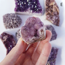 Cargar imagen en el visor de la galería, Alaçam amethyst clusters
