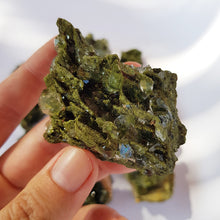 Cargar imagen en el visor de la galería, FOREST FAIRY EPIDOTE
