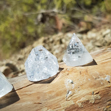 Cargar imagen en el visor de la galería, Apophyllite naturally formed points
